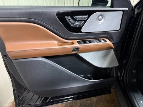 Used 2022 Lincoln Aviator Reserve w/ Equipment Group 201A AWD/4WD image 11