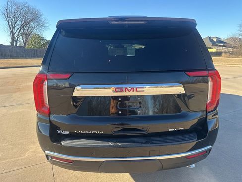 Used 2021 GMC Yukon SLT w/ SLT Luxury Plus Package image 4