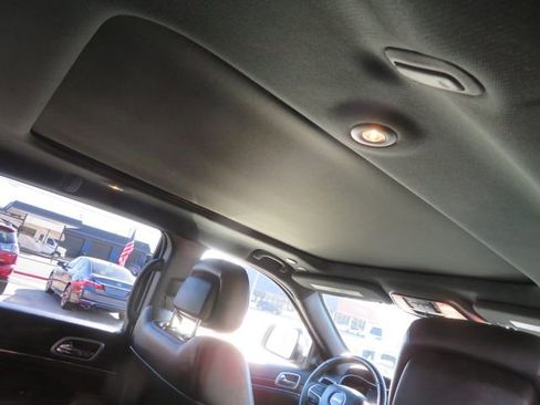 Used 2019 Jeep Grand Cherokee Limited w/ Luxury Group II image 17