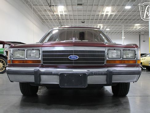 Used 1990 Ford LTD Country Squire image 38