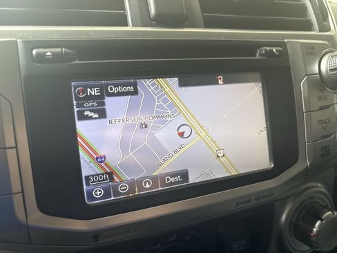 Used 2018 Toyota 4Runner SR5 AWD/4WD image 14