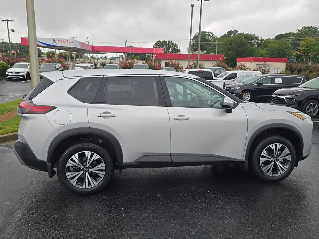 Used 2023 Nissan Rogue SV AWD/4WD image 2