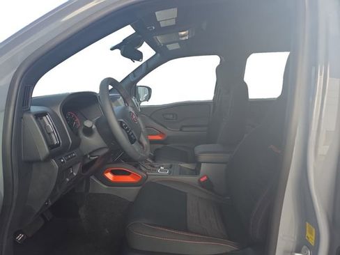 New 2026 Nissan Frontier PRO-4X w/ Pro-4x Convenience Package image 9