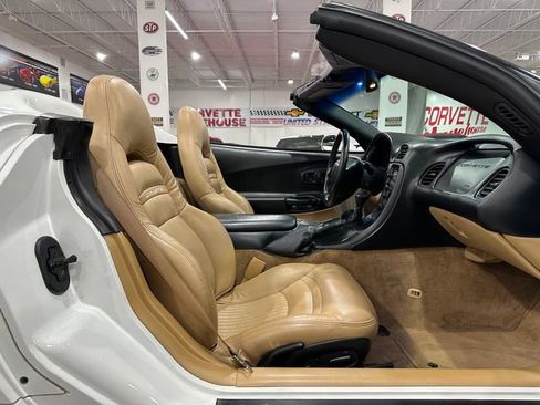 Used 2004 Chevrolet Corvette Convertible w/ Preferred Equipment Group RWD image 9