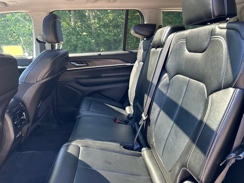 Used 2023 Jeep Grand Cherokee L Limited w/ Luxury Tech Group II AWD/4WD image 21