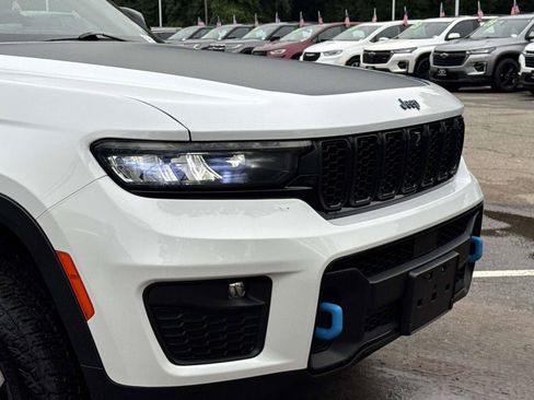 Used 2023 Jeep Grand Cherokee Trailhawk w/ Luxury Tech Group III AWD/4WD image 8