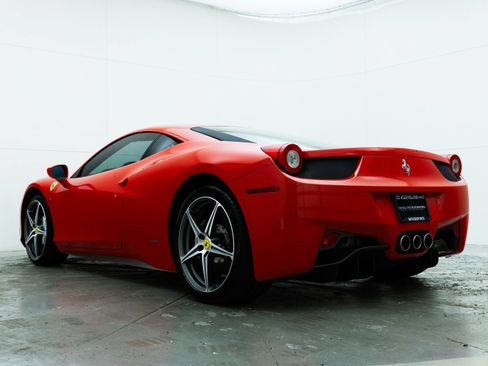 Used 2012 Ferrari 458 Italia Coupe RWD image 2