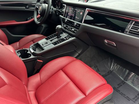 Used 2023 Porsche Macan S image 16