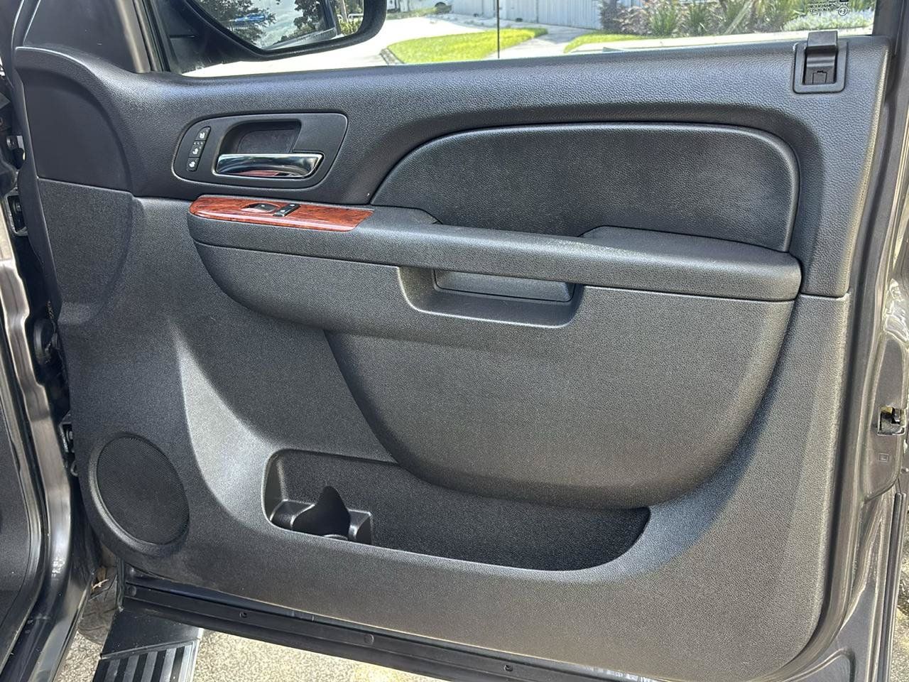 Used 2011 Chevrolet Avalanche LTZ AWD/4WD image 22