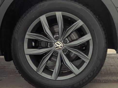 Used 2022 Volkswagen Tiguan SE image 14