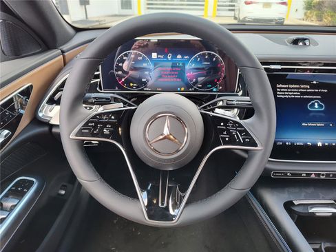 New 2026 Mercedes-Benz E 350 4MATIC Sedan image 4