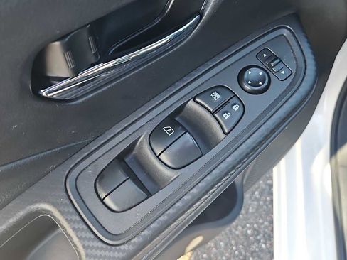 Used 2023 Nissan Versa SV image 15