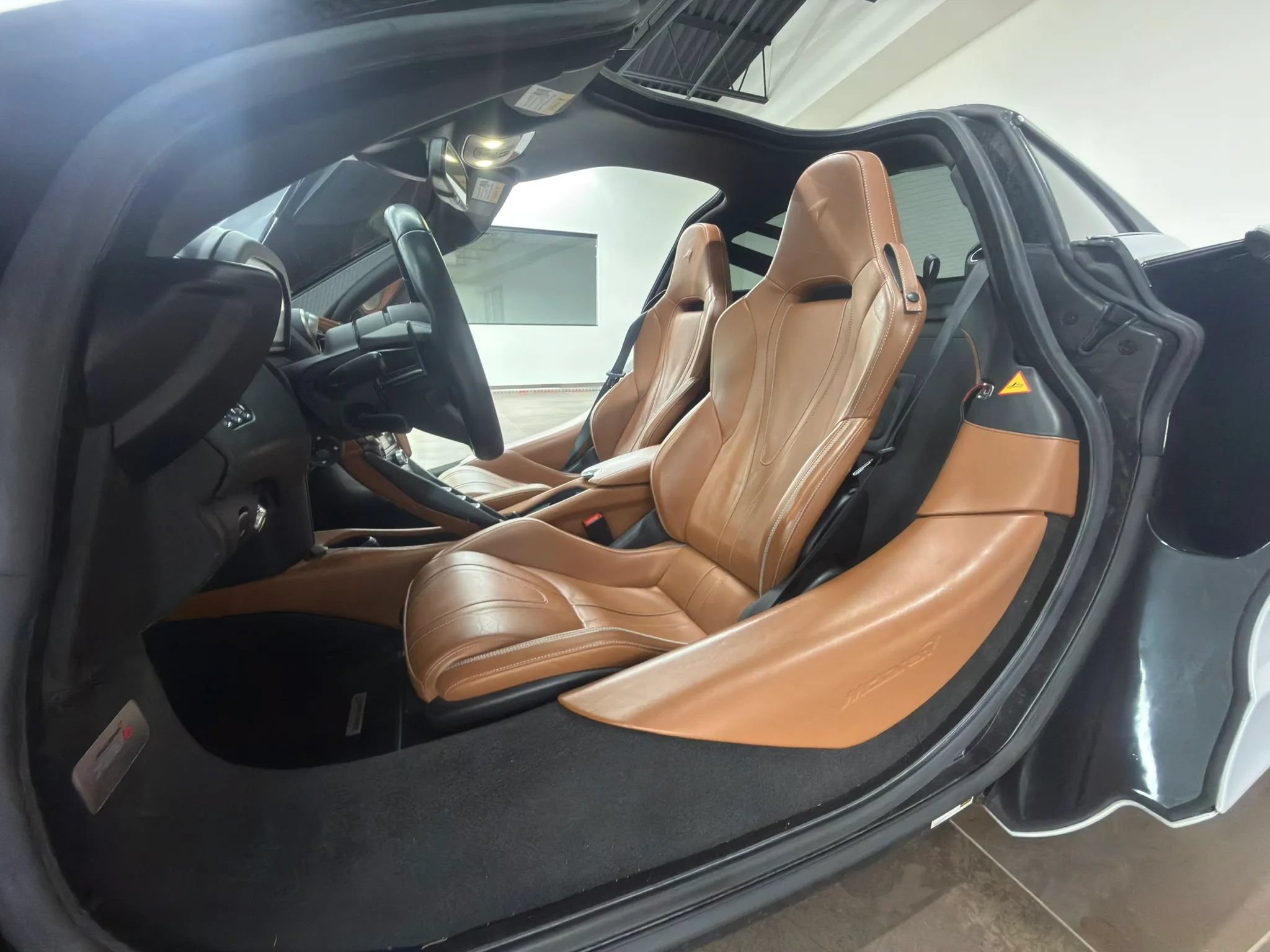 Used 2018 McLaren 720S RWD image 30