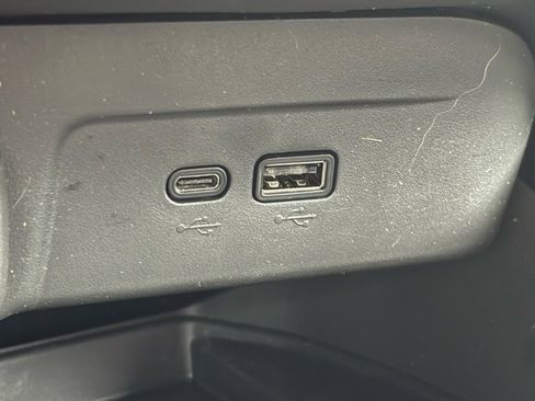 Certified 2025 Chevrolet Trax RS w/ Sunroof Package image 32