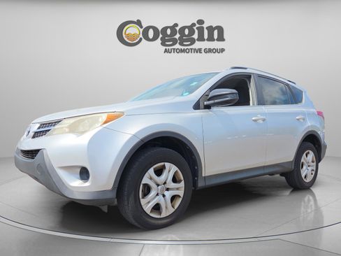 Used 2015 Toyota RAV4 LE image 1