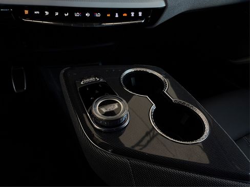 New 2026 Cadillac Optiq Luxury 1 image 27