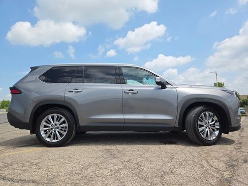 Used 2025 Toyota Grand Highlander AWD image 30