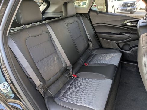 Used 2025 Chevrolet Trax LT w/ LT Convenience Package image 27