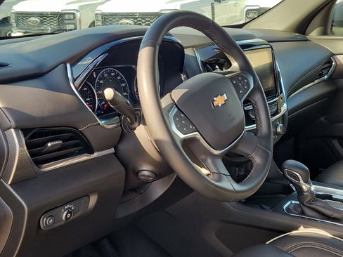 Used 2023 Chevrolet Traverse Premier image 9