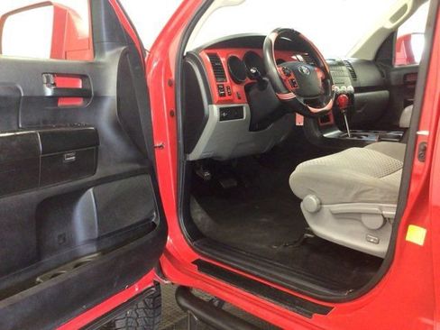 Used 2012 Toyota Tundra 4x4 CrewMax w/ Tow Pkg image 12