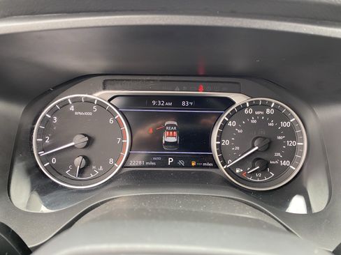 Used 2025 Nissan Rogue S AWD/4WD image 29