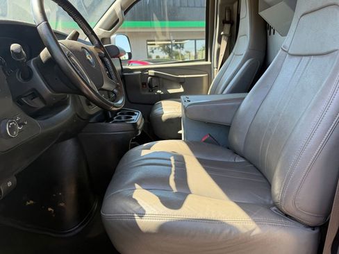 Used 2019 Chevrolet Express 3500 w/ Driver Convenience Package RWD image 12