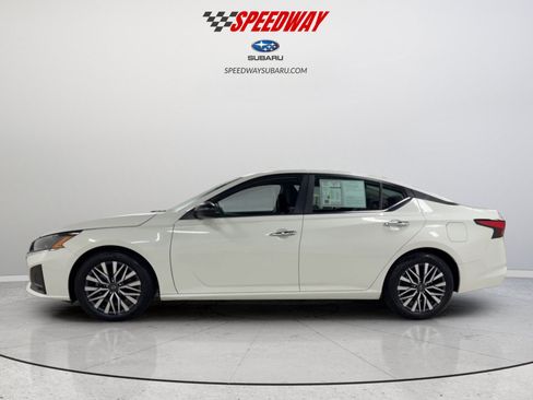 Used 2025 Nissan Altima 2.5 SV FWD image 10