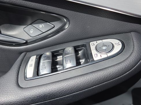 Certified 2022 Mercedes-Benz GLC 300 image 32