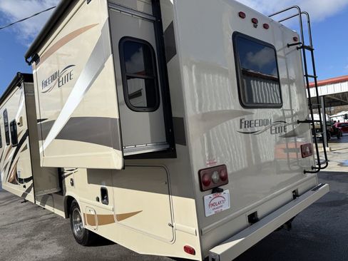 Used 2016 Ford E-450 and Econoline 450 Super Duty w/ Motorhome Prep Package image 33