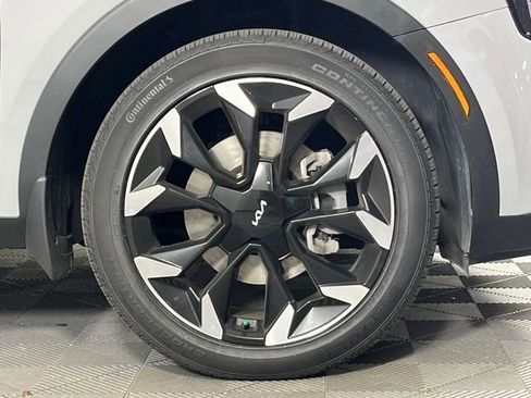 Certified 2025 Kia Sorento EX w/ Panoramic Sunroof Package FWD image 10