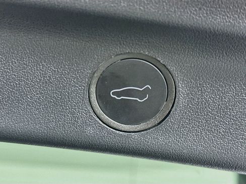 Used 2024 Tesla Model Y Long Range AWD/4WD image 30