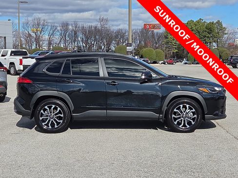 Used 2024 Toyota Corolla Cross SE image 6