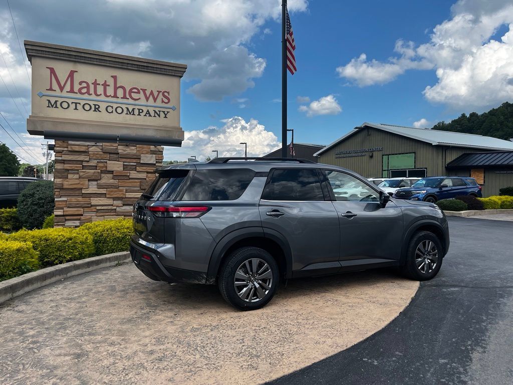 Used 2025 Nissan Pathfinder SV AWD/4WD image 5