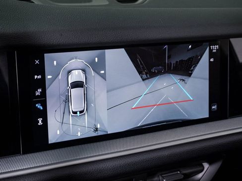 Certified 2025 Porsche Cayenne AWD/4WD image 23