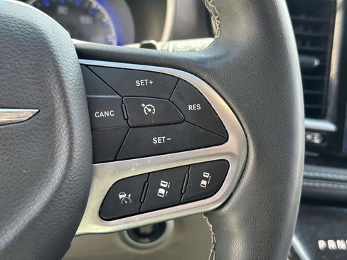 Used 2022 Chrysler Pacifica Touring-L AWD/4WD image 22
