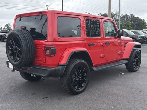 Used 2025 Jeep Wrangler Unlimited Sahara AWD/4WD image 22