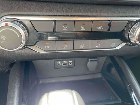 Used 2024 Nissan Altima 2.5 SV FWD image 17