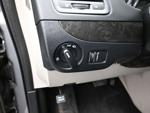 Used 2016 Dodge Grand Caravan SXT image 12