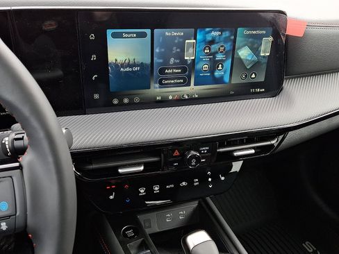 New 2026 Nissan Kicks SR image 9