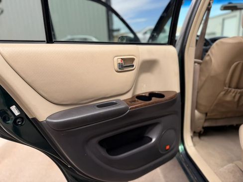 Used 2001 Toyota Highlander 4WD V6 image 25