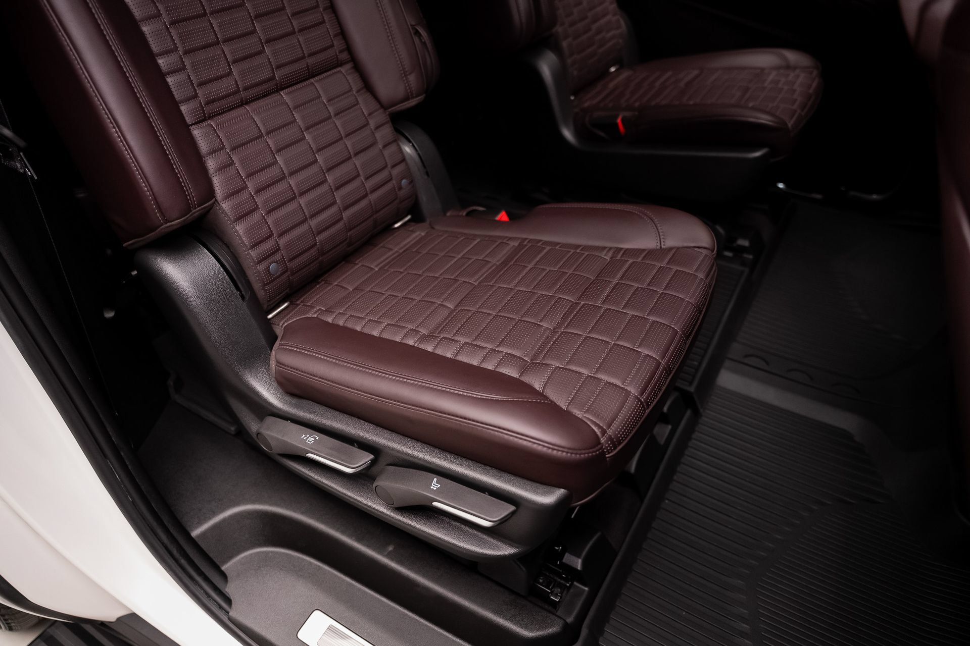 Used 2022 Cadillac Escalade ESV Premium Luxury Platinum w/ LPO, Floor Liner Package AWD/4WD image 67