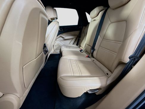Used 2020 Porsche Cayenne image 23