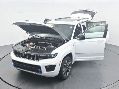 Used 2023 Jeep Grand Cherokee Overland AWD/4WD image 34