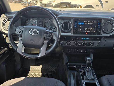 Used 2017 Toyota Tacoma TRD Off-Road AWD/4WD image 19