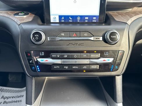 Used 2020 Ford Explorer Platinum w/ Premium Technology Package AWD/4WD image 20