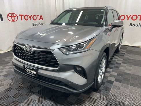 Used 2026 Toyota Highlander Limited image 3