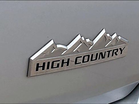 Used 2021 Chevrolet Traverse High Country image 11