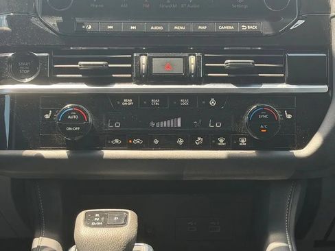 Used 2025 Nissan Pathfinder SL w/ Black Appearance Package AWD/4WD image 23