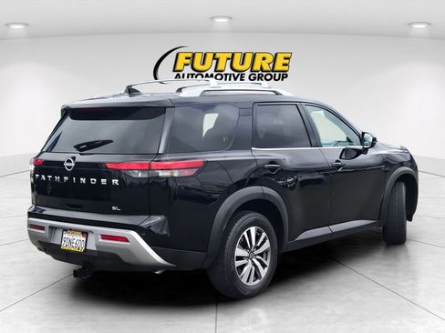 Used 2023 Nissan Pathfinder SL w/ Lighting Package (N92) FWD image 4