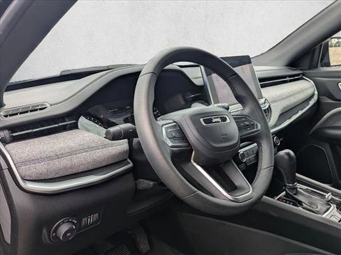 Used 2024 Jeep Compass Latitude AWD/4WD image 9